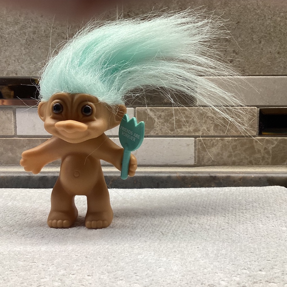 Russ  Freinds Are Forever Sign  3” Troll Doll  Aqua Hair & Sign